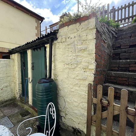 Attenborough Cottage - 2 Bedroom Cottage Tredegar Rum bild